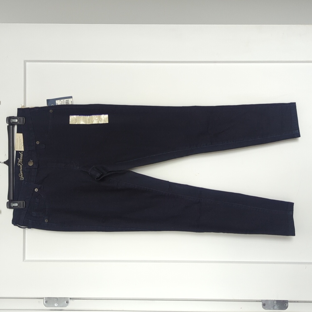 Universal Thread mid rise jegging NWT 8 short